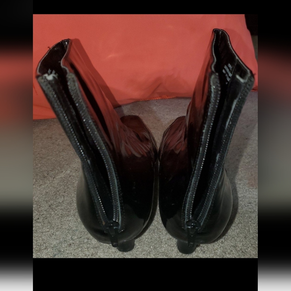 Aerosoles shiny leather black booties 9 zip up kitten heel small defects Read - Picture 5 of 12